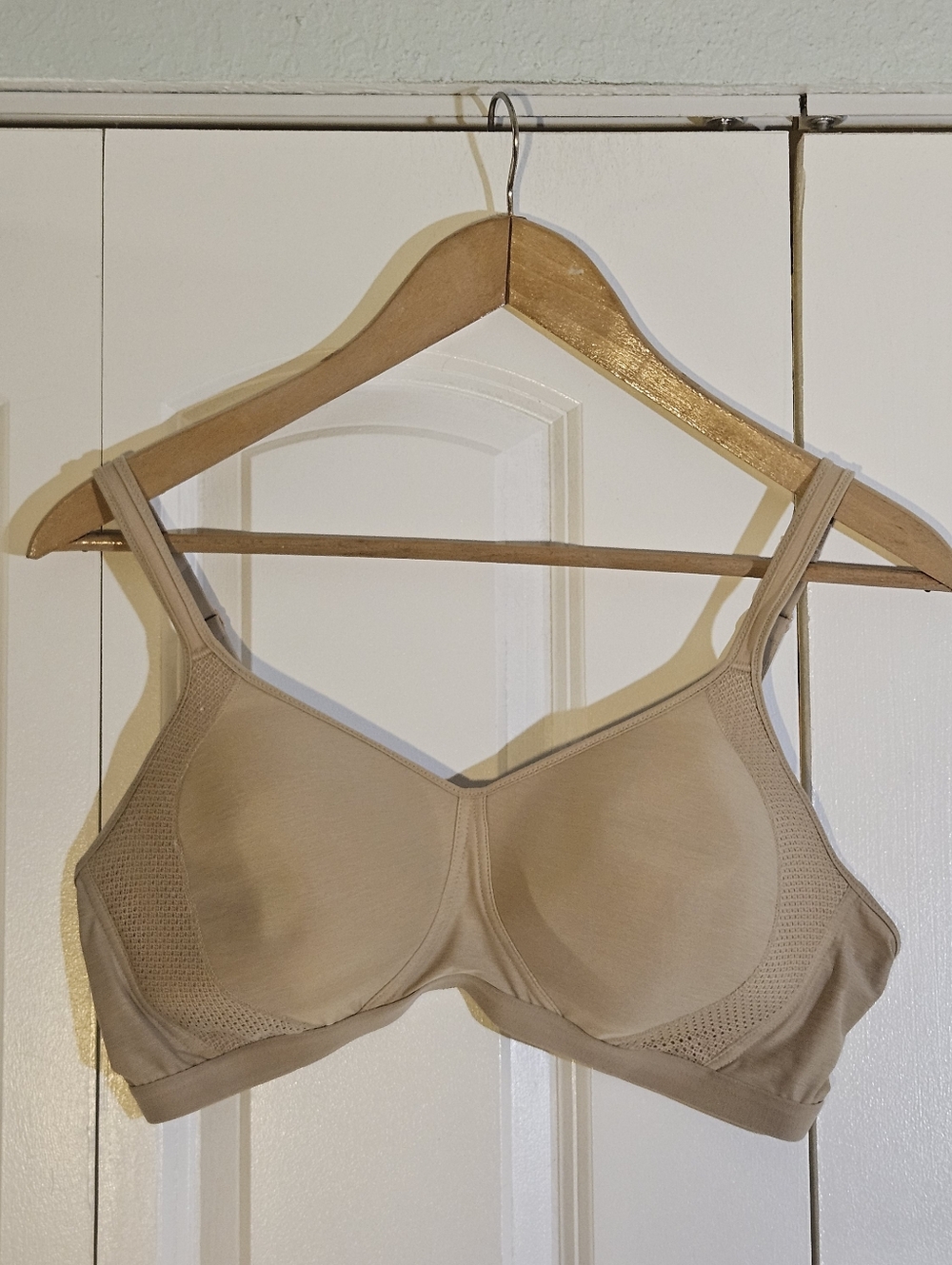 Hanes Bra Signature Women's Comfort Beige Wireless Full Coverage